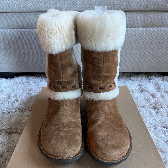 UGG Australia Elijo Sheepskin Shearling Leather Boots in Chestnut (Women's 8) - Picture 2 of 9